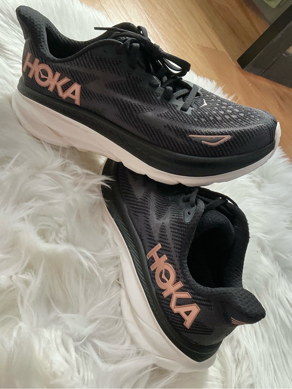 Hoka Women's Clifton 9 Black Sneakers Size 8.5